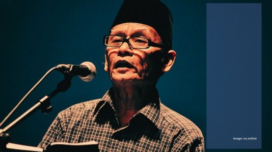 Displacing dan Creating of Meaning dalam Puisi Tiarap Karya D. Zawawi Imron Displacing dan Creating of Meaning dalam Puisi Tiarap Karya D. Zawawi Imron